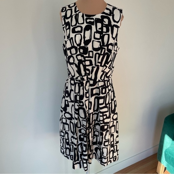 Trina Turk Black White Geometric Print Fit and Flare Sleeveless Dress EUC Size 8 - Picture 1 of 7